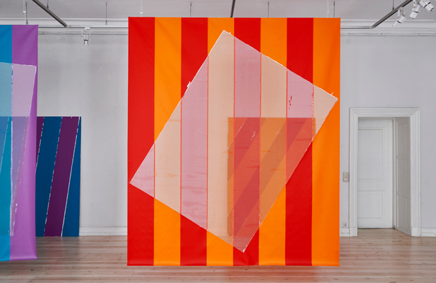 Ingrid Kæseler: 'EFTERGLØD / AFTERGLOW, rød/orange', 2016, akryl på aluminium og gaze, 280 x 240 cm
